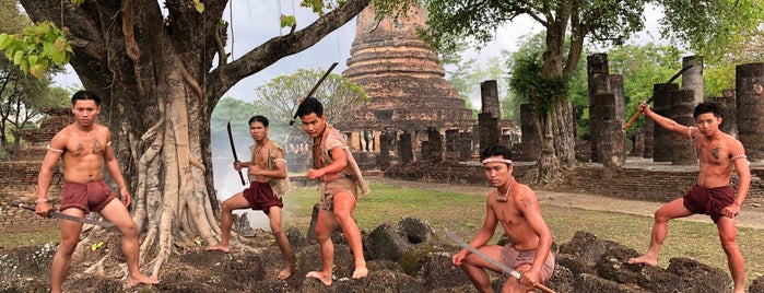 วัดตระพังทองหลาง is one of Sukhothai Historical Park.