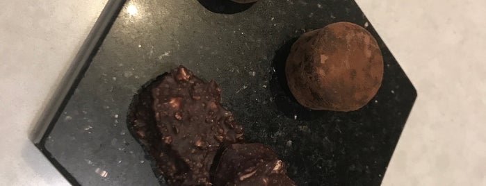 Teuscher Chocolates of Switzerland is one of สถานที่ที่บันทึกไว้ของ Dee.