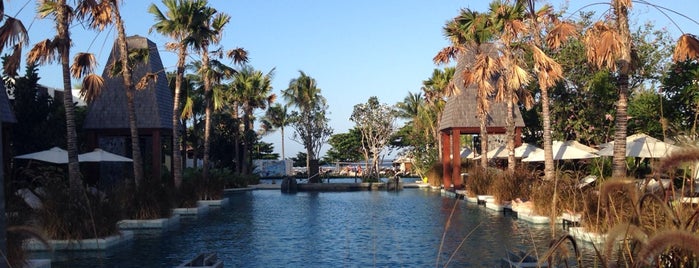 Sofitel Swimming Pool is one of Tempat yang Disukai Tamz.