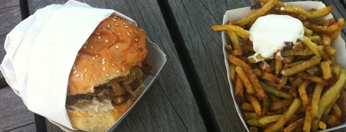 Le Camion qui Fume – BNF is one of BEST BURGERS IN PARIS.