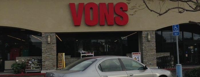 VONS is one of สถานที่ที่ Lindsey ถูกใจ.