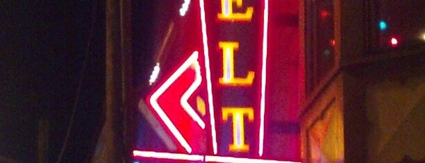 Melt Bar and Grilled is one of สถานที่ที่ Jillian ถูกใจ.