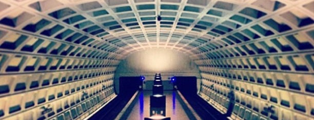 Federal Center SW Metro Station is one of Tempat yang Disukai Terri.