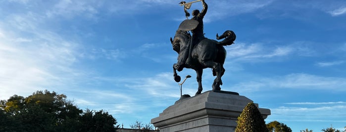 Estatua del Cid is one of dicas do ozzy.