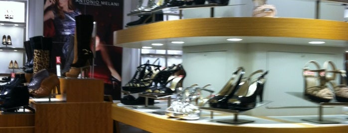 Dillard's is one of Posti che sono piaciuti a Regina.