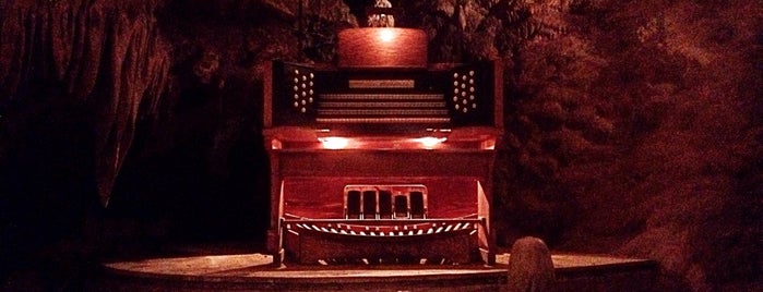 Luray Caverns is one of Zvuk.