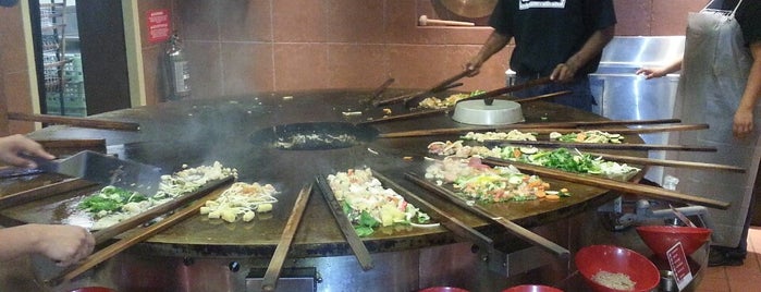 Genghis Grill is one of Lulu'nun Beğendiği Mekanlar.