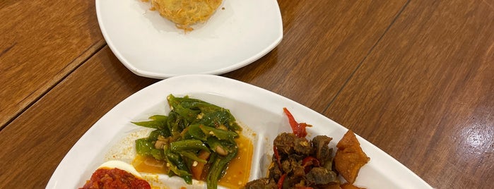 Ayam Goreng Kalasan is one of Food in town.