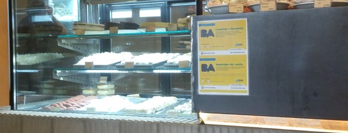 Moisha is one of Panaderías recomendadas / Donuts.