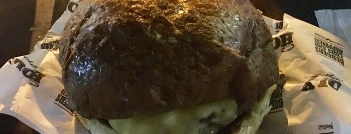 Holy Burger is one of Lieux qui ont plu à Isabela.