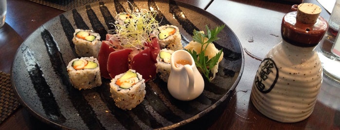 Sushi Raku is one of Mes meilleurs restaurants.