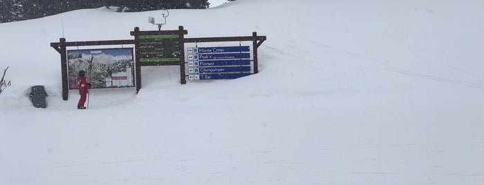 Peak 7 Warming Hut is one of Locais curtidos por Keith.