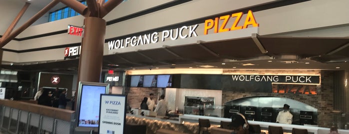 Wolfgang Puck Pizza is one of Orte, die Rachel gefallen.