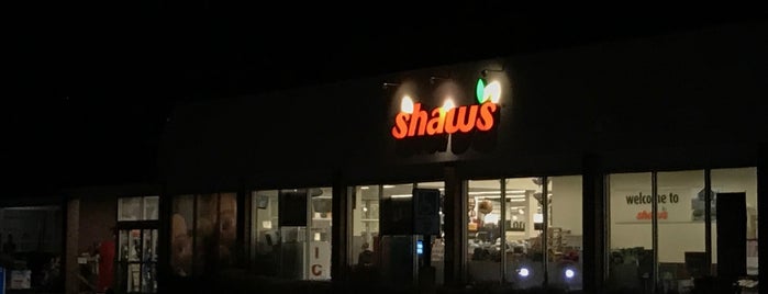 Shaw's is one of Locais curtidos por julia.