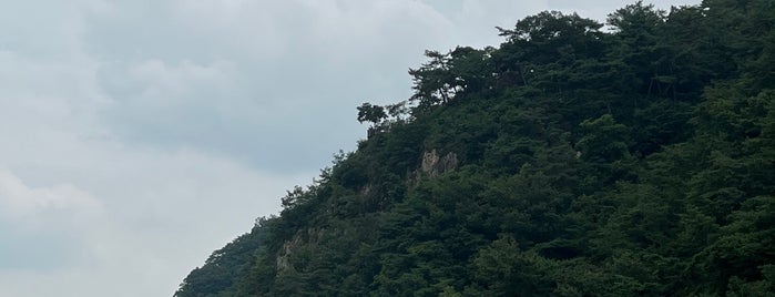 Nakhwaam Rock is one of 무창포.