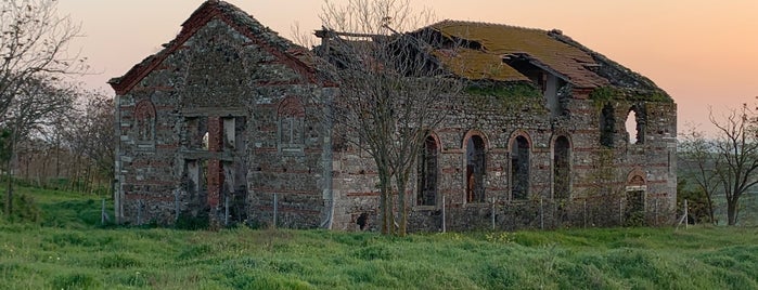 Germiyan Rum Kilisesi is one of Görülmesi gereken.