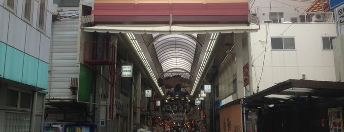 Kuromon Market is one of Osaka Casual Dining.