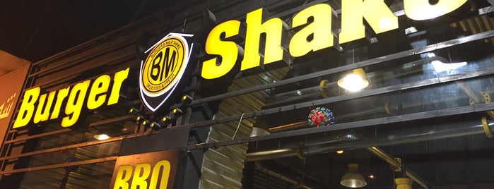 Burger Shake is one of สถานที่ที่ Rogayah ถูกใจ.