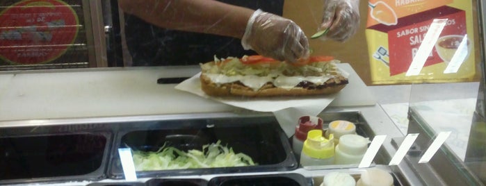 Subway is one of Mary Toña 님이 좋아한 장소.