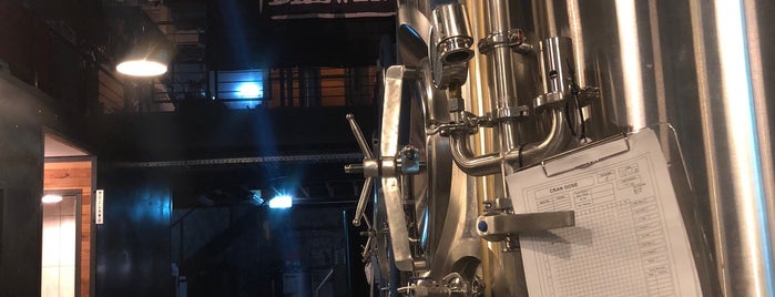 Bonehead Brewing is one of Tempat yang Disukai Damian.