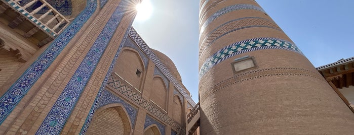 Islomxo'ja madrasasi is one of Узбекистан: Samarkand, Bukhara, Khiva.