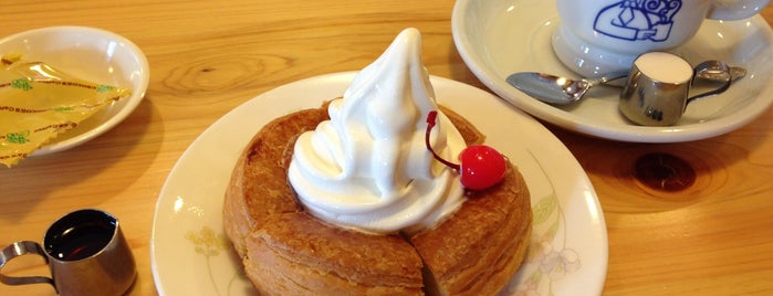 Komeda's Coffee is one of お気に入り.