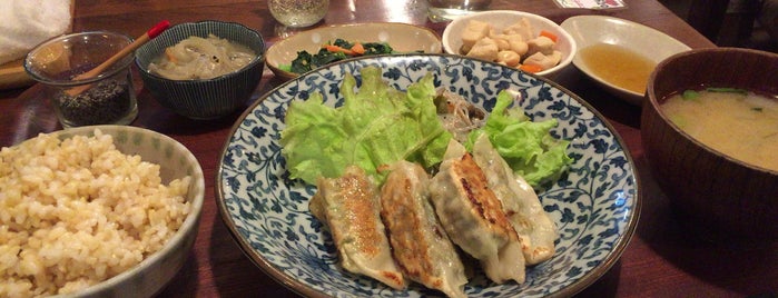 野菜とつぶつぶ アプサラカフェ is one of Orte, die swiiitch gefallen.