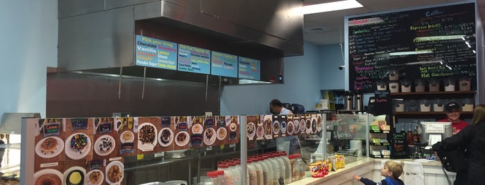 Charleston Donuts is one of Lugares guardados de Kara-anne.