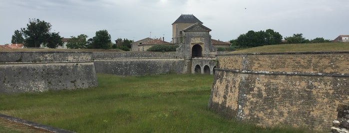 porte des campani is one of Lugares favoritos de Bernard.