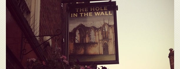 The Hole In The Wall is one of Lugares favoritos de Simon.