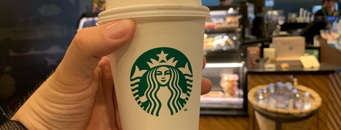 Starbucks is one of Locais curtidos por Diana.