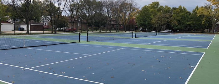 Gomper's Park Tennis Courts is one of Irving Park.