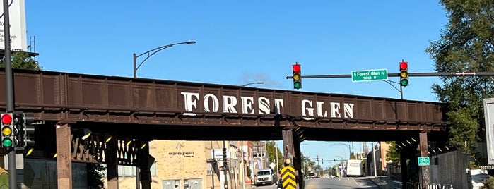 Forest Glen is one of Chicago Neighborhoods.