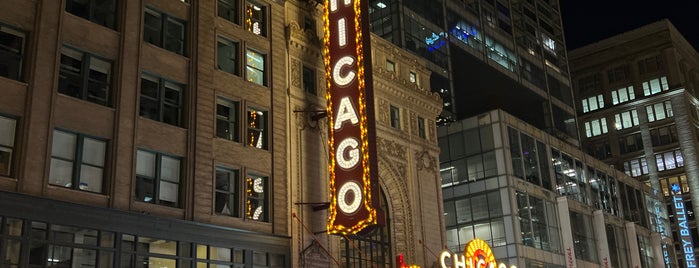 The Chicago Theatre is one of Orte, die Chris gefallen.