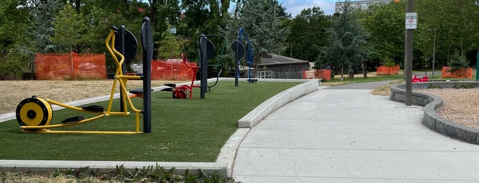 Edwin T Pratt Park is one of Playground.
