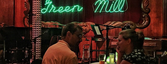 Green Mill Cocktail Lounge is one of Lieux qui ont plu à Jae Eun.
