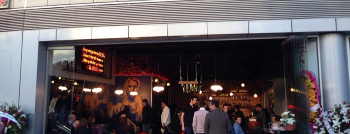 The Choice Bistro & Lounge is one of Lugares favoritos de Gülin.