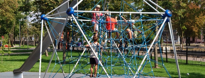 Rainbow Park is one of Мариуполь.