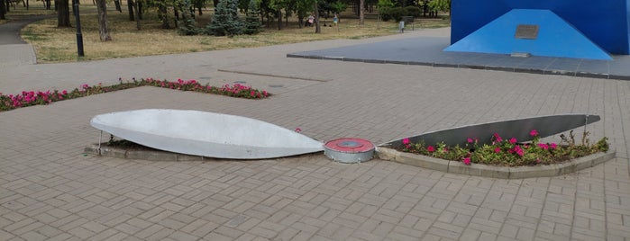 Памятник воинам 9-й авиационной дивизии is one of Мариуполь.