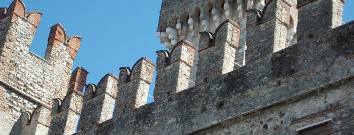 Castello Scaligero is one of Lugares favoritos de adyglio.