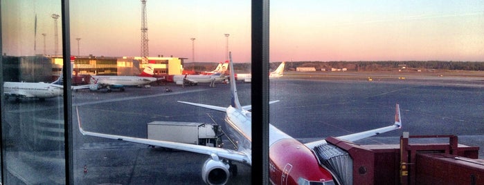 Aeropuerto de Estocolmo-Arlanda (ARN) is one of interesting.