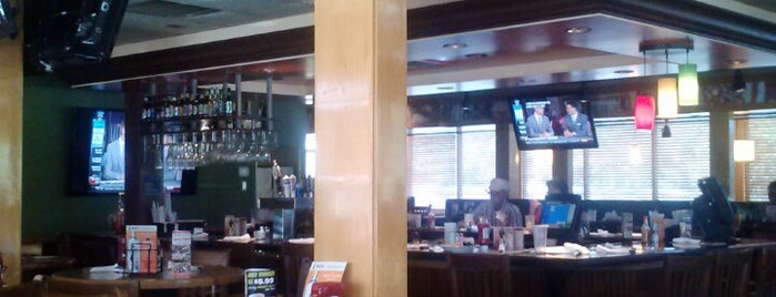 Applebee's Grill + Bar is one of สถานที่ที่ Sandy ถูกใจ.