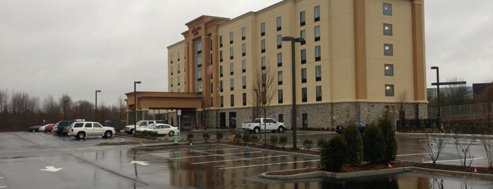 Hampton Inn by Hilton is one of Posti che sono piaciuti a Brandon.