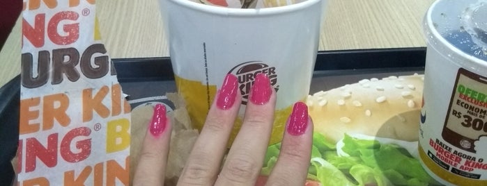 Burger King is one of Locais curtidos por Karina.