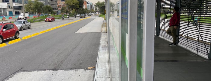 TransMilenio: Calle 106 is one of Estaciones Transmilenio.