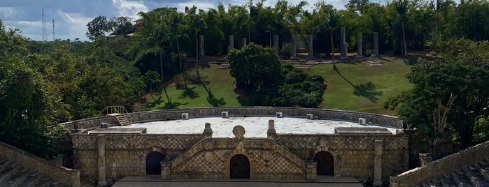 Amphitheater is one of Lugares.