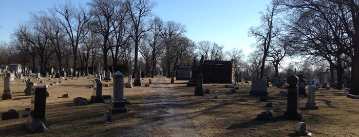 Oak Woods Cemetery is one of History Channel List.