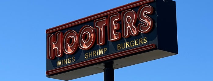 Hooters is one of Anthony: сохраненные места.