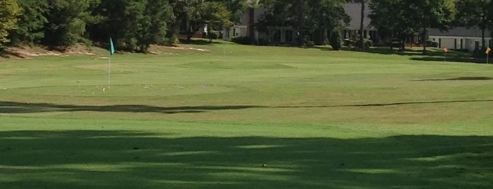 Glen Arven Country Club is one of Ross'un Beğendiği Mekanlar.