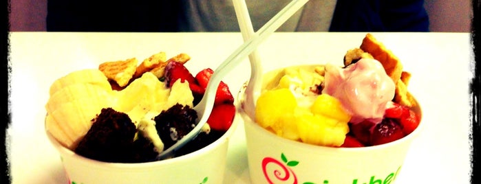 Pinkberry is one of Lugares guardados de Muhammet.
